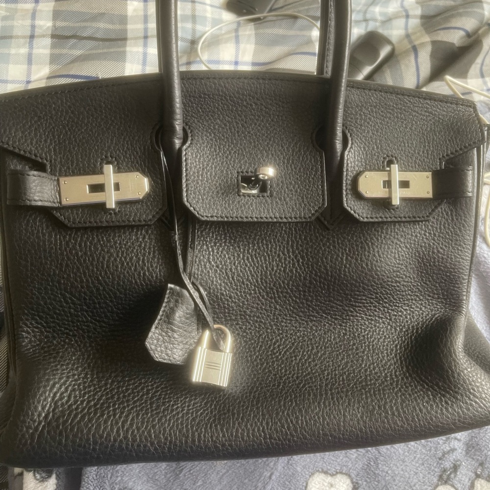 Up for sale is this beautiful 2010 Special Edition black Hermes Birkin bag tote